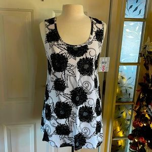 Lularoe 0510 black & white tank top new w/tag